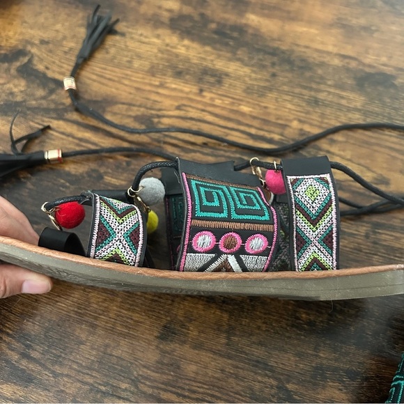 Boohoo Multicolor Embellished Sandals Gladiator Pom Pom’s Colorful Vacation 8.5 - Picture 3 of 5